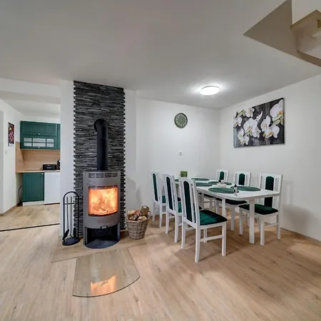 Chaloupka U Jezera Pod Smrkem * Cervene Janovice