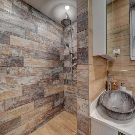 Chaloupka U Jezera Pod Smrkem Cervene Janovice