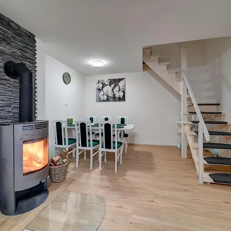 Chaloupka U Jezera Pod Smrkem