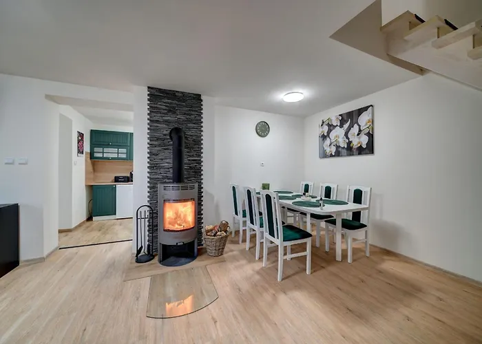 Chaloupka U Jezera Pod Smrkem * Cervene Janovice