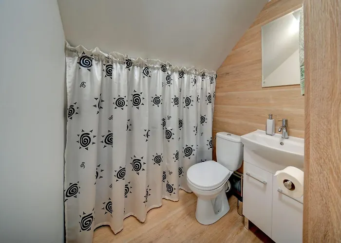 Chaloupka U Jezera Pod Smrkem 度假居